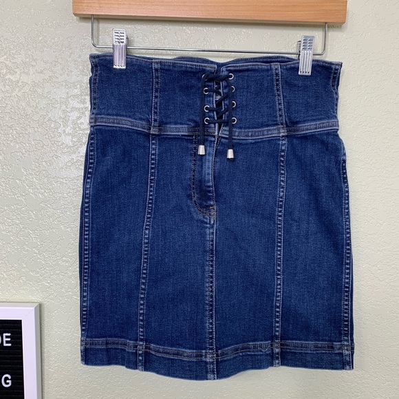 Free People Women’s Strecky Y2K Jean Tie Front Midi Pencil Skirt Size 2 - Picture 2 of 9